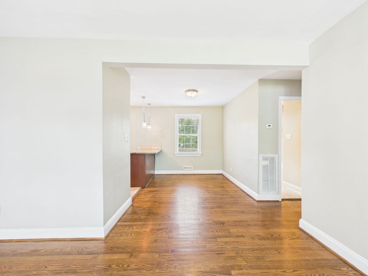 8410 Weldon Dr - Photo 6 of 27