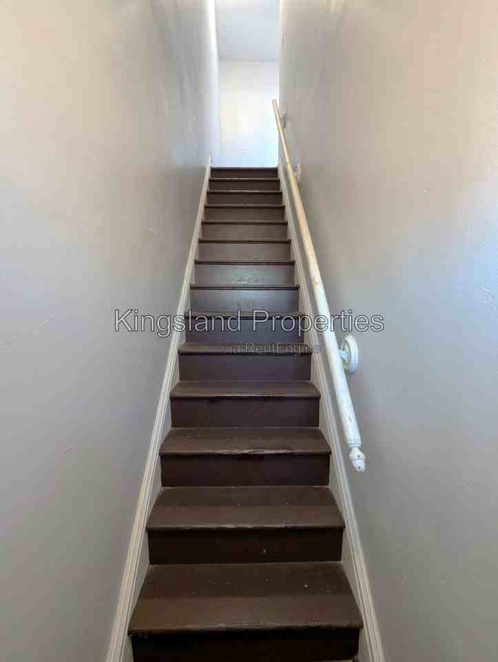 4982 Oleatha Ave #4982A - Photo 4 of 19