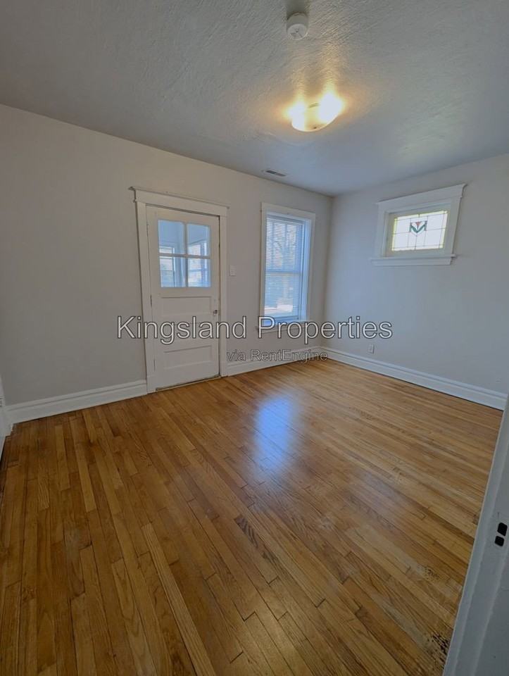 4982 Oleatha Ave #4982A - Photo 5 of 19