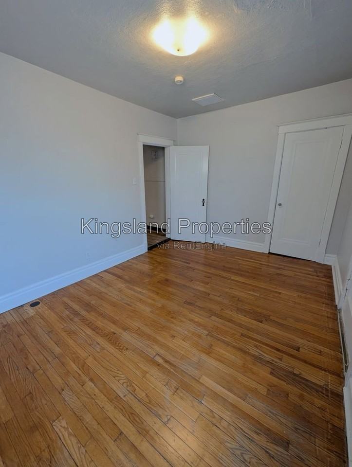 4982 Oleatha Ave #4982A - Photo 6 of 19