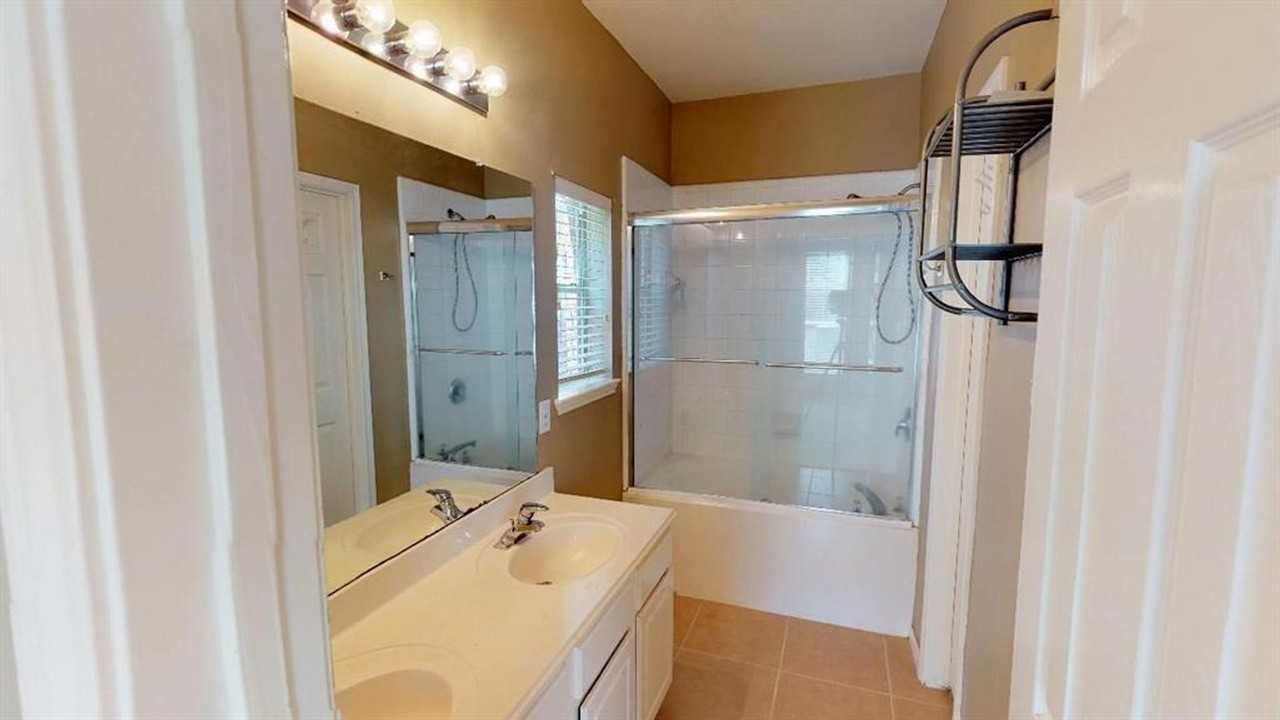 1410 Chesterpoint Dr - Photo 7 of 12