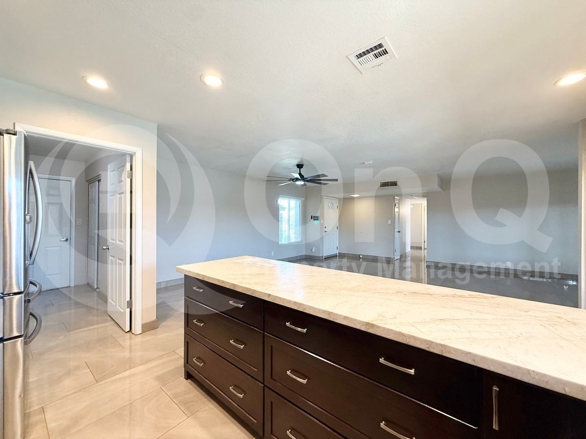 1201 W Utopia Rd - Photo 5 of 24