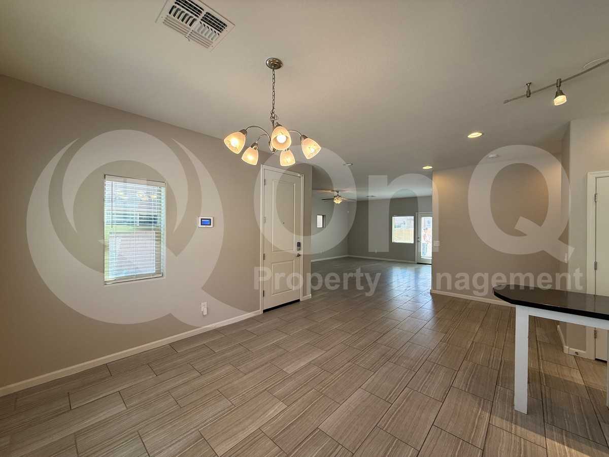 1836 W Minton St - Photo 5 of 22
