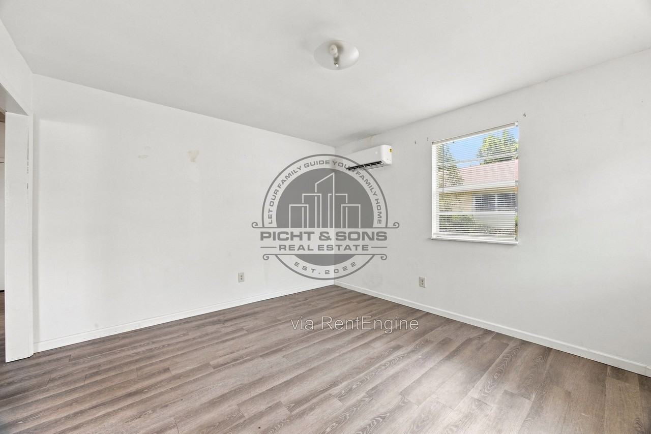 1505 Joe Louis St - Photo 2 of 12
