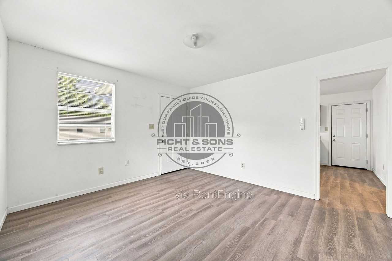 1505 Joe Louis St - Photo 3 of 12