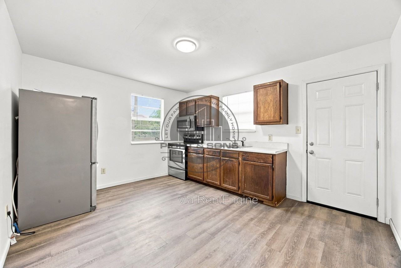 1505 Joe Louis St - Photo 5 of 12
