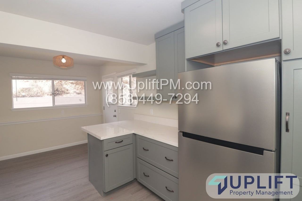 7376 University Ave - Photo 4 of 14