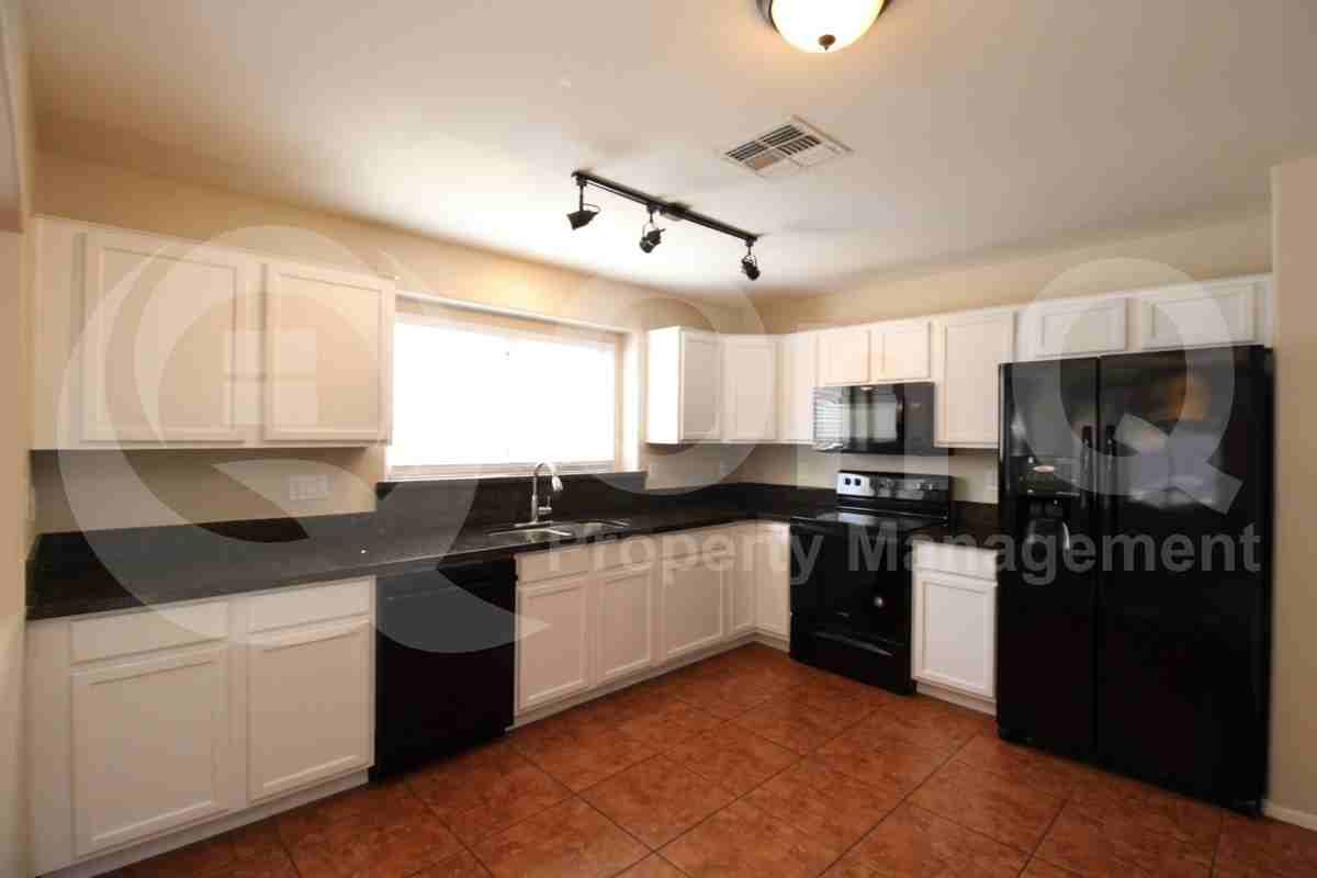 16661 W Belleview St - Photo 5 of 22