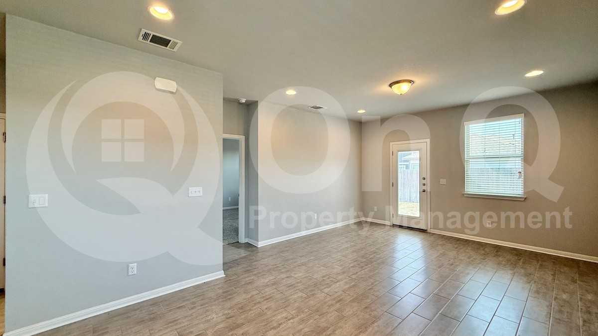 12411 Zenyatta Dr - Photo 4 of 21