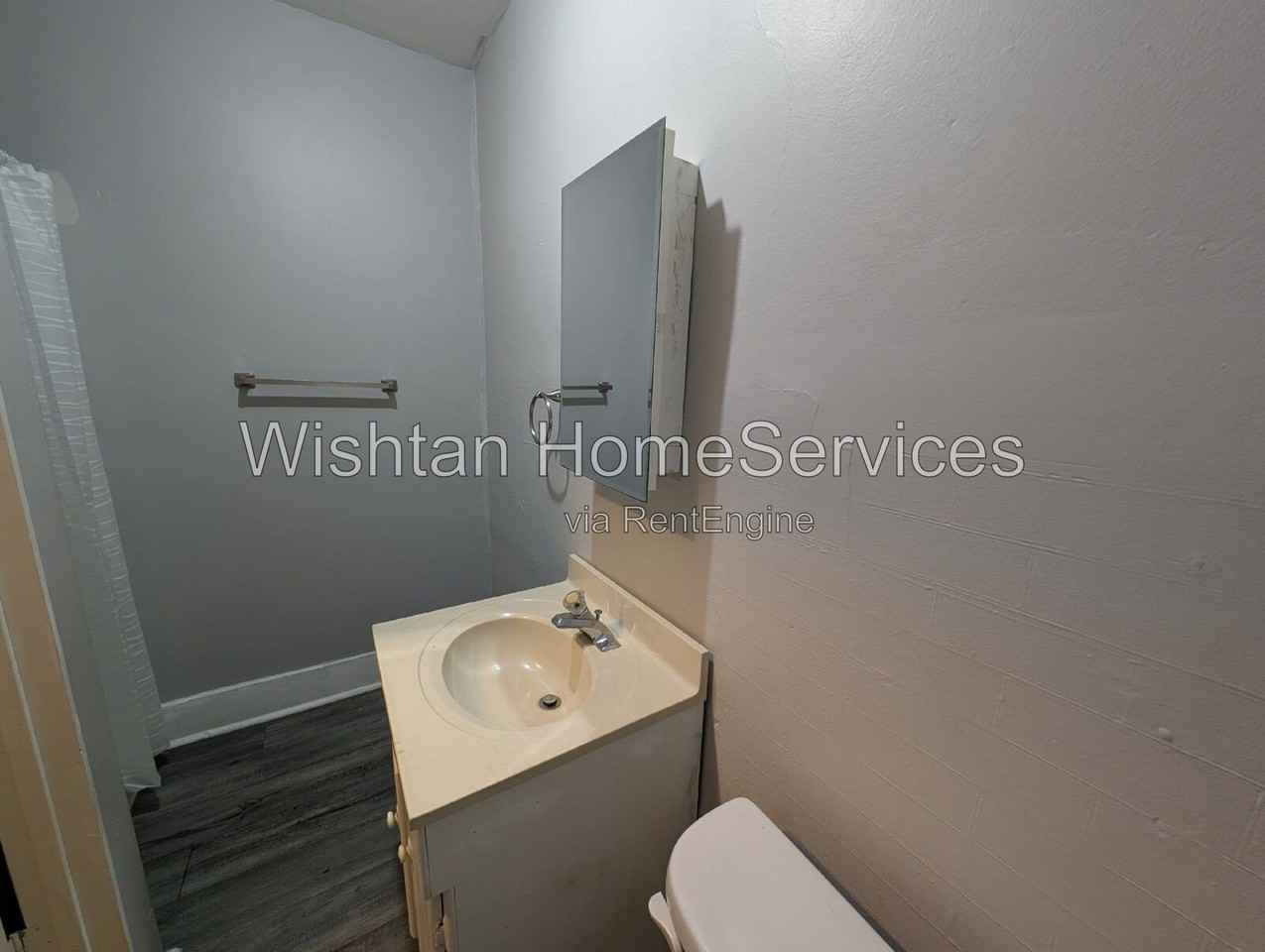 448 W 3rd Ave #3 - Photo 4 of 18