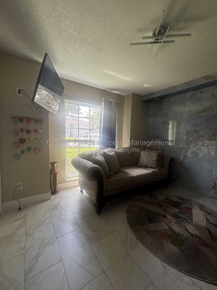 12672 Lakebrook Dr - Photo 6 of 32