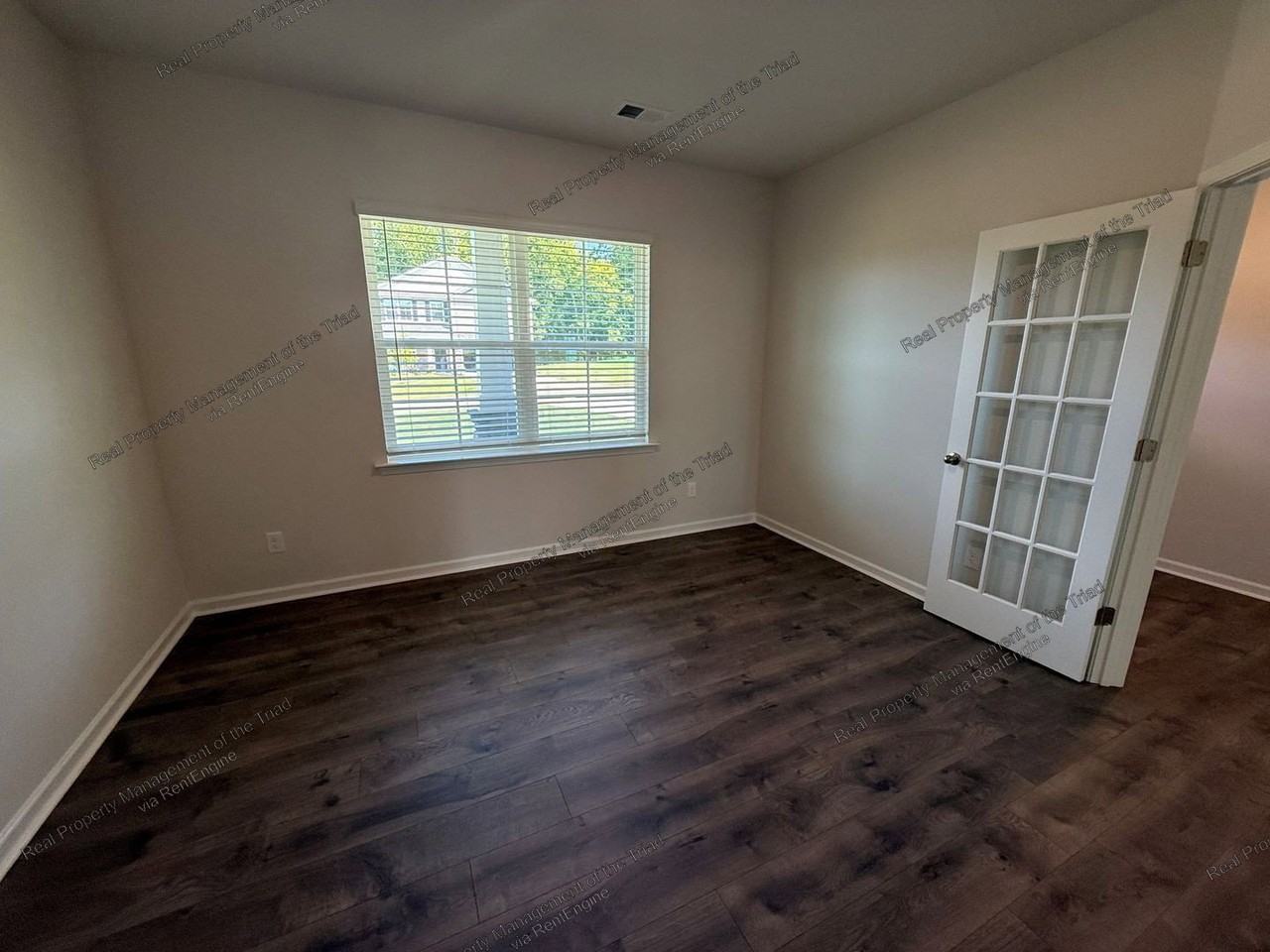 122 Longleaf Court - Photo 5 of 34