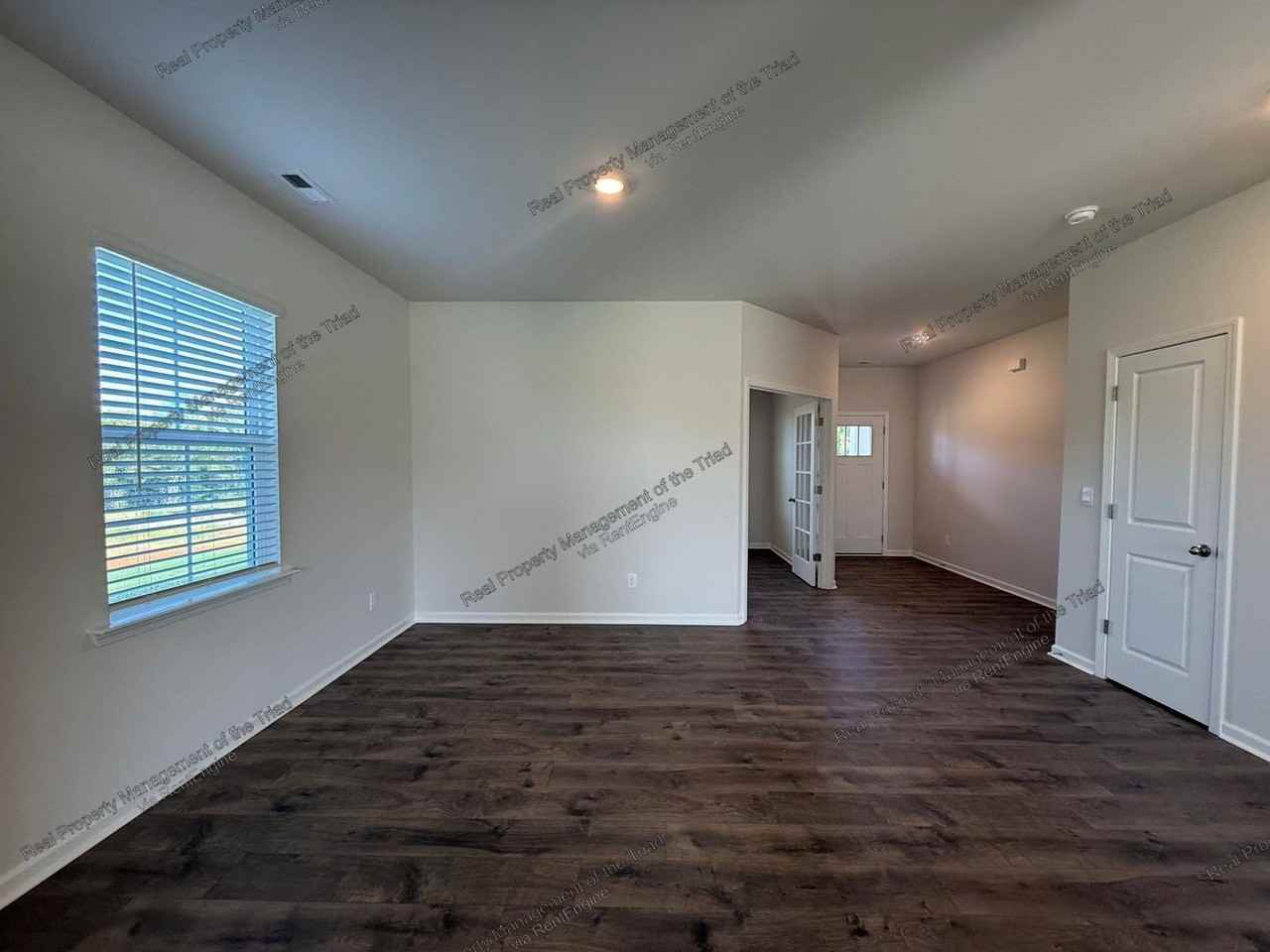 122 Longleaf Court - Photo 6 of 34