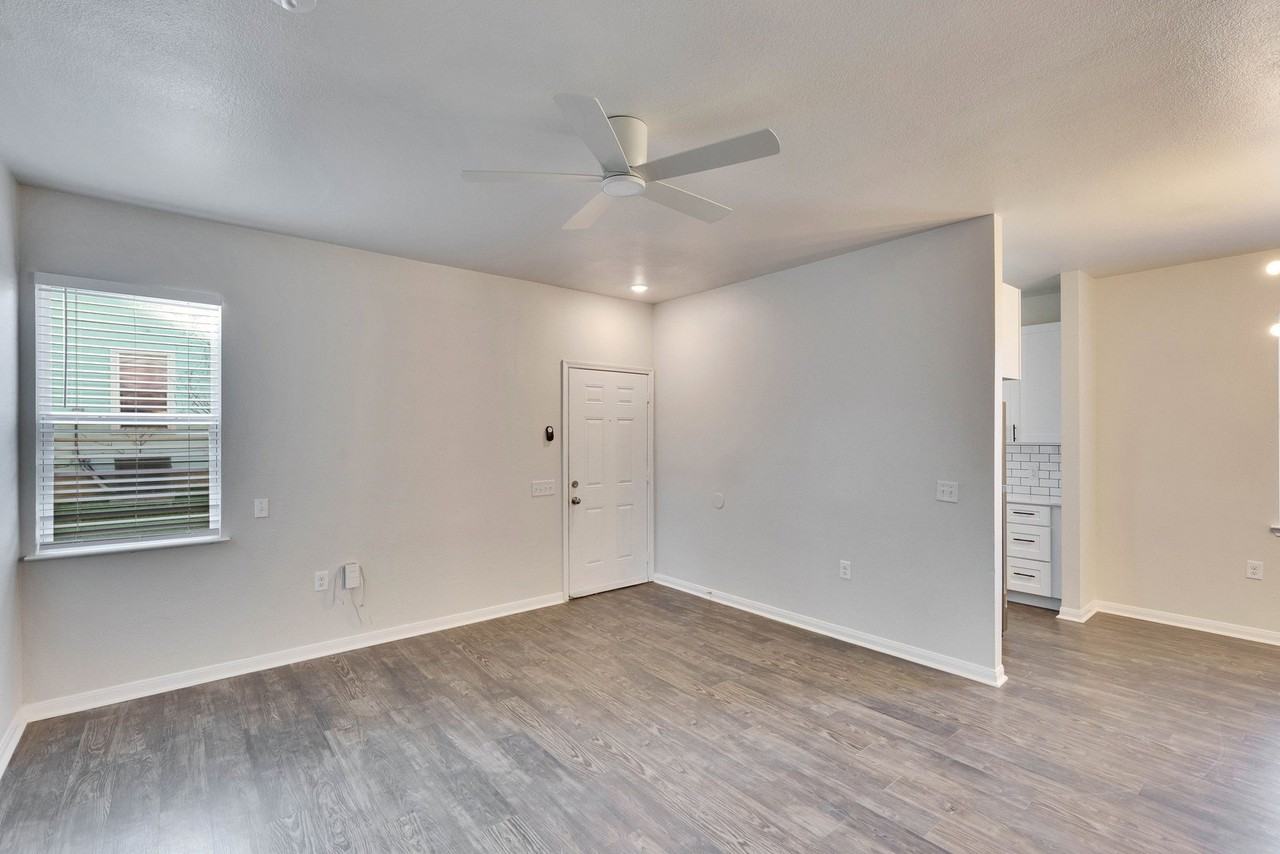 3201 Jack Cook Dr #B - Photo 7 of 33