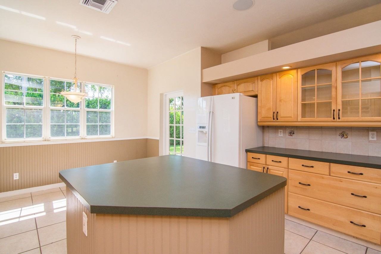 144 Palm View Dr - Photo 5 of 24