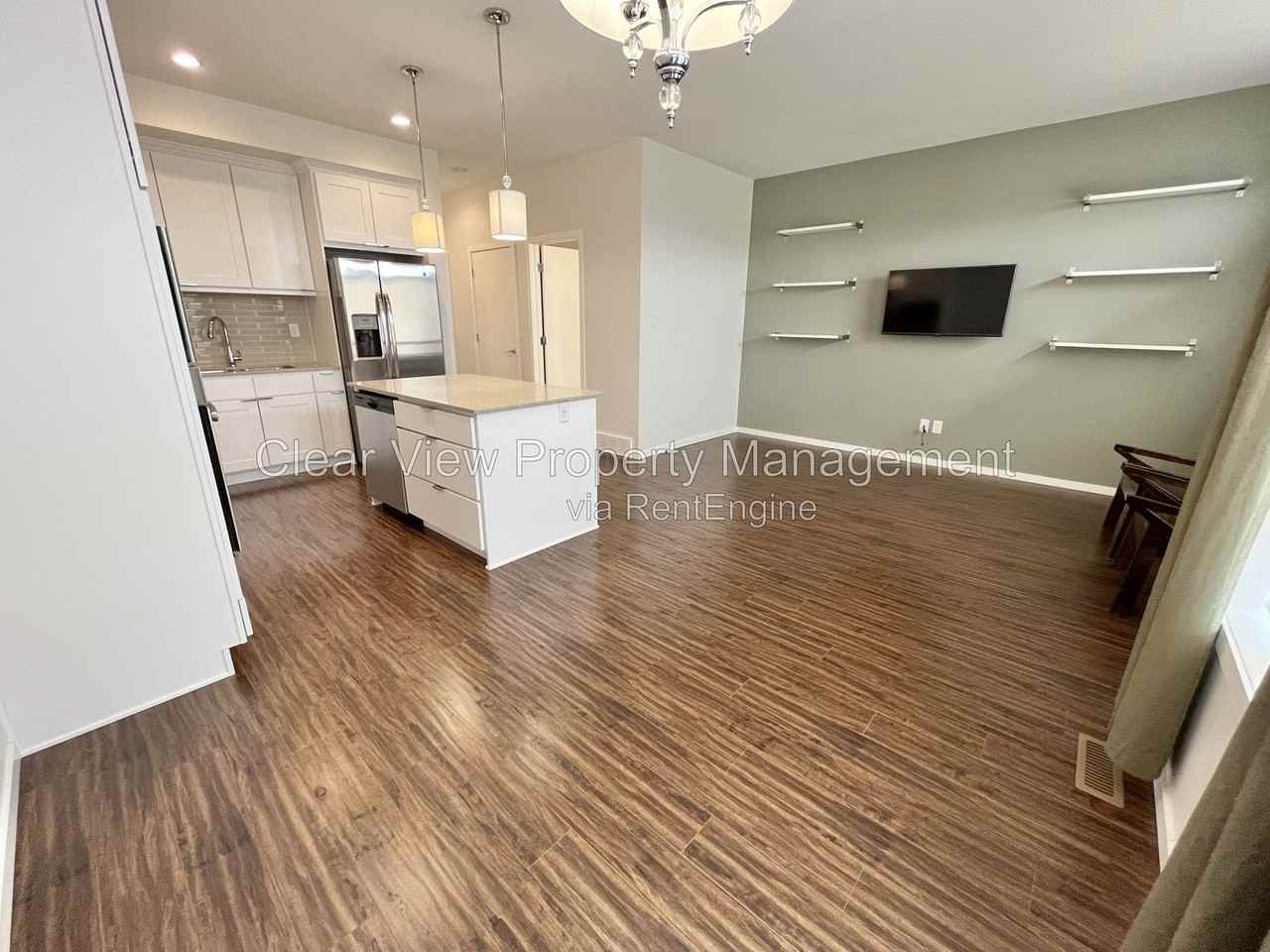 430 Highlands Blvd W #3 - Photo 5 of 30
