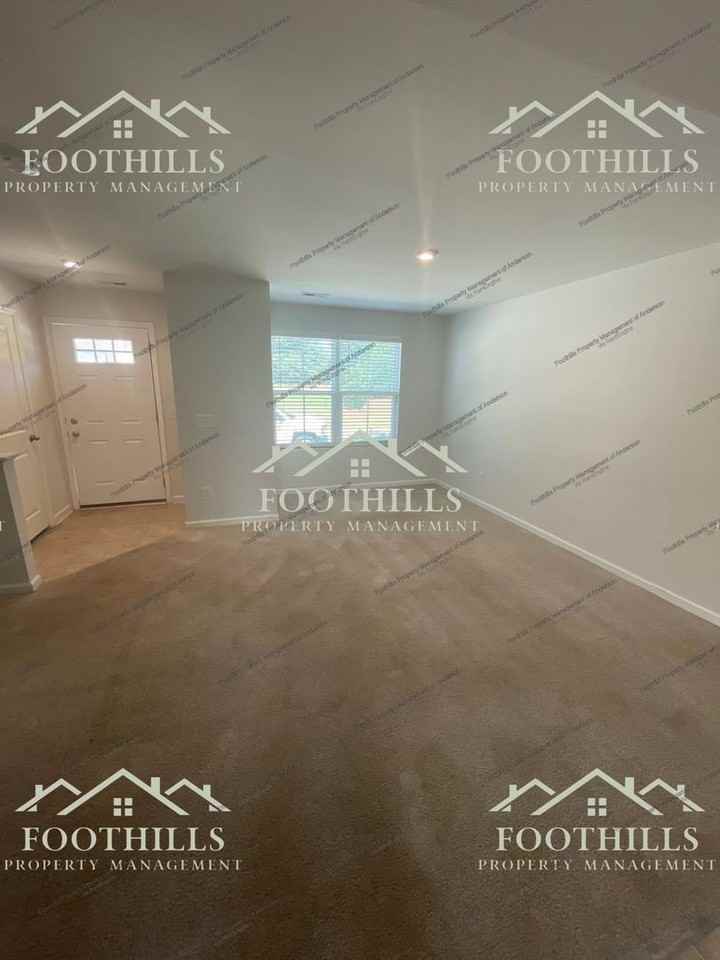 103 Nicklaus Dr - Photo 2 of 11