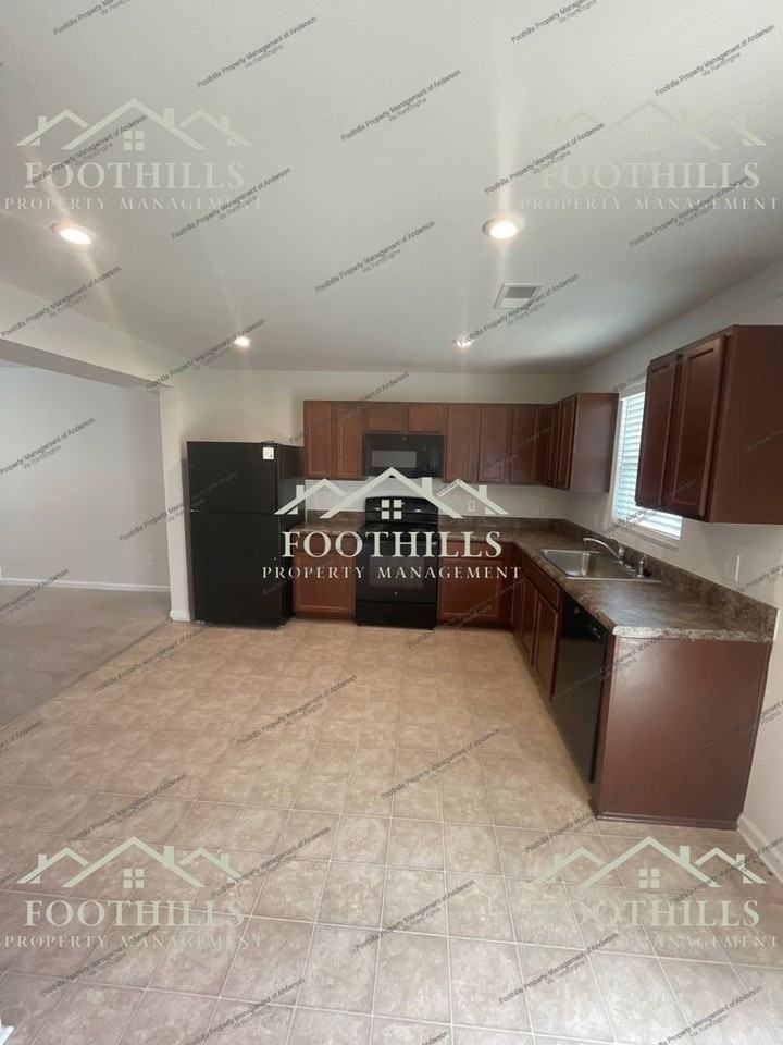 103 Nicklaus Dr - Photo 3 of 11