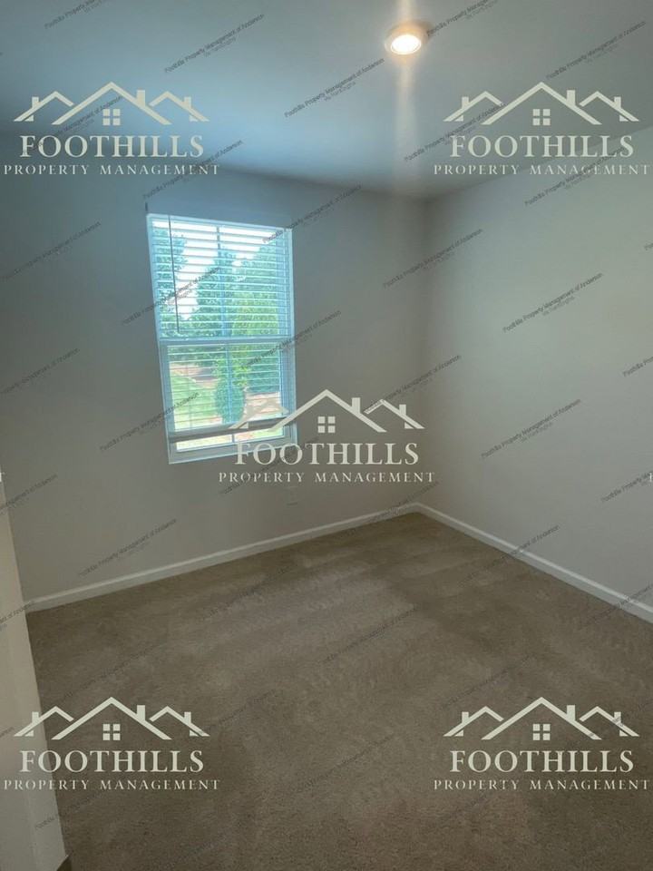 103 Nicklaus Dr - Photo 7 of 11
