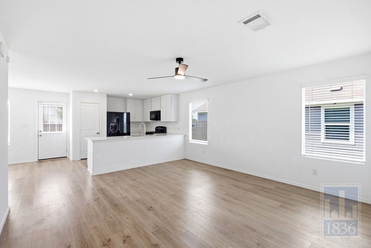 612 Clear Sky Dr - Photo 5 of 26