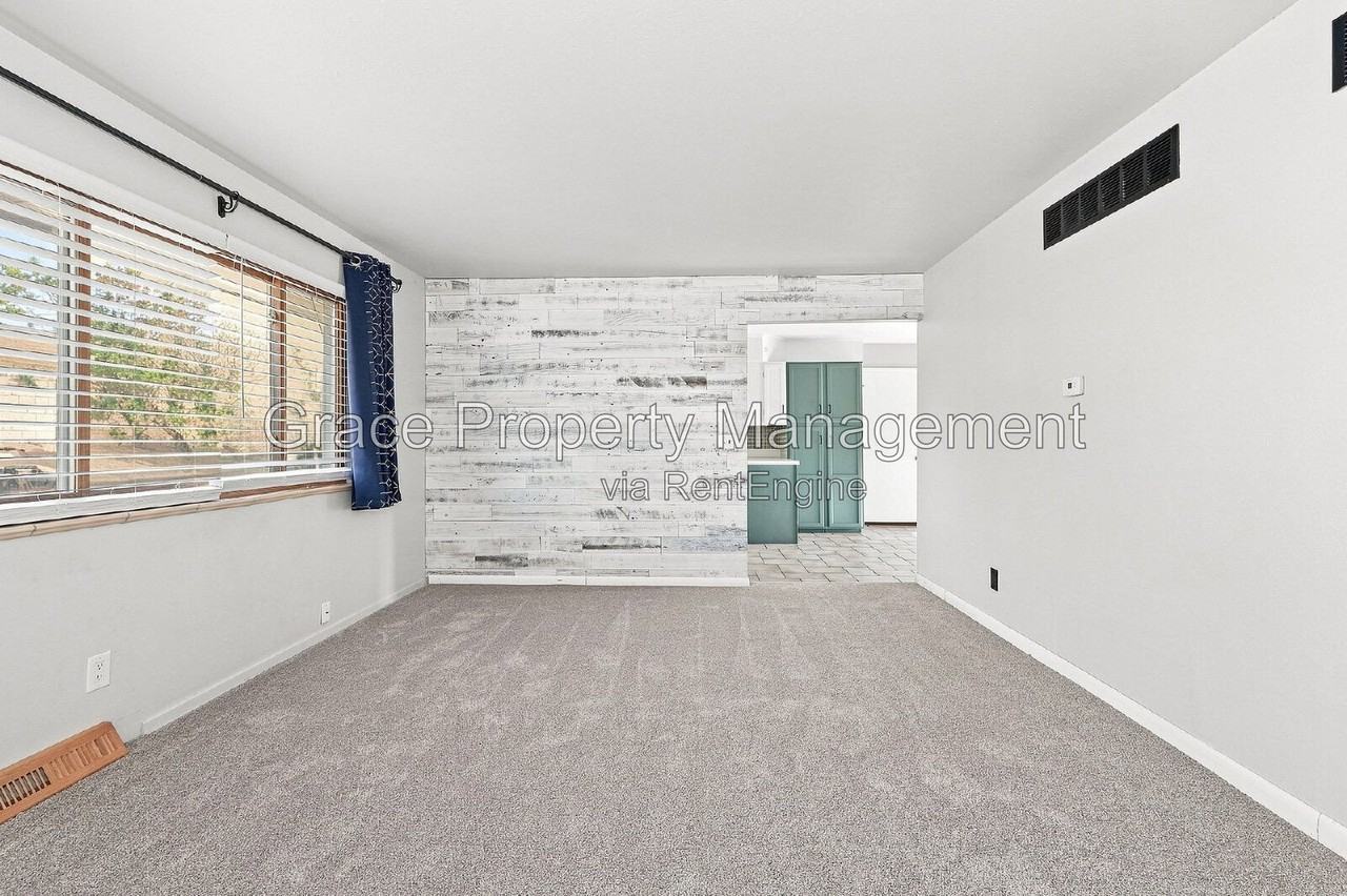 852 S Quail Way - Photo 2 of 24
