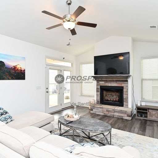 120 Shumard Ln - Photo 3 of 26