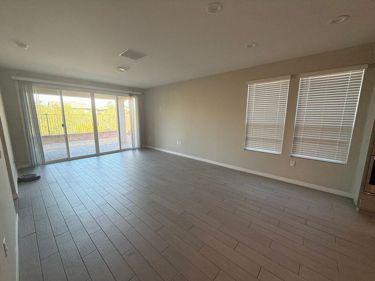 16594 W Pedro Ln - Photo 5 of 24