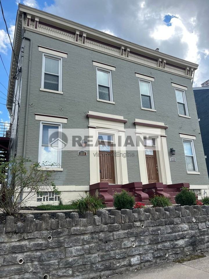 115 E 8th St - Photo 2 of 31