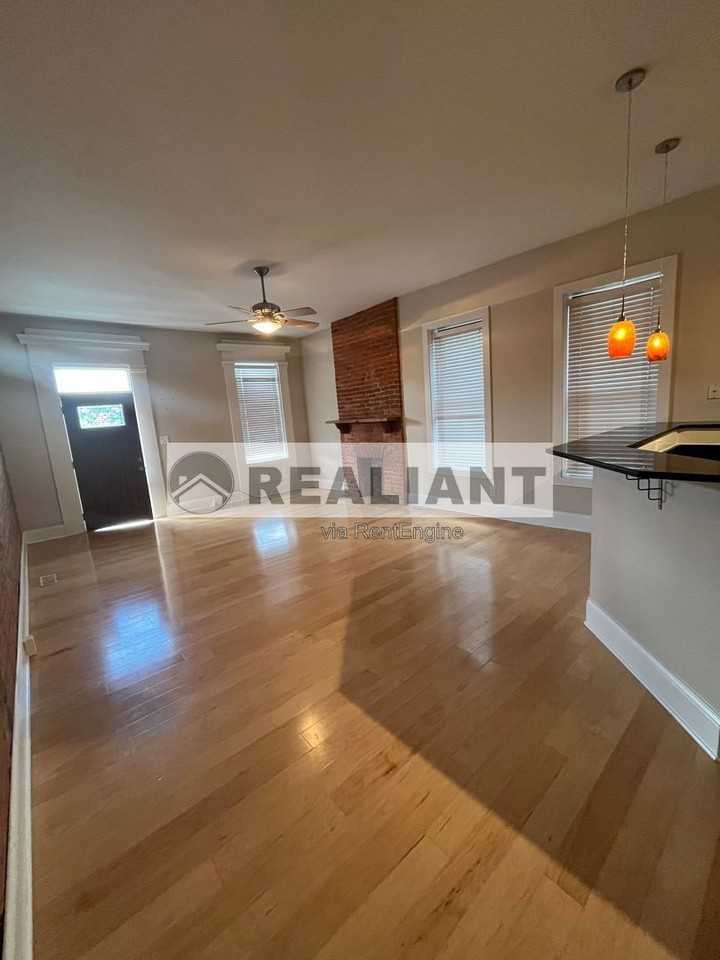 115 E 8th St - Photo 5 of 31