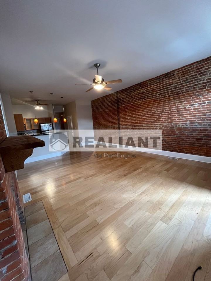 115 E 8th St - Photo 6 of 31