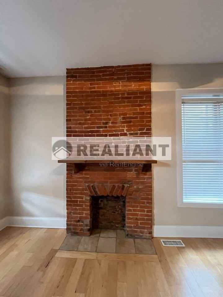 115 E 8th St - Photo 7 of 31