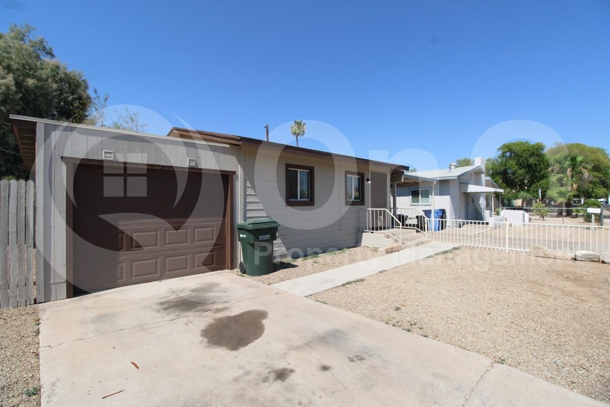 2202 N 23rd Pl #B - Photo 2 of 11