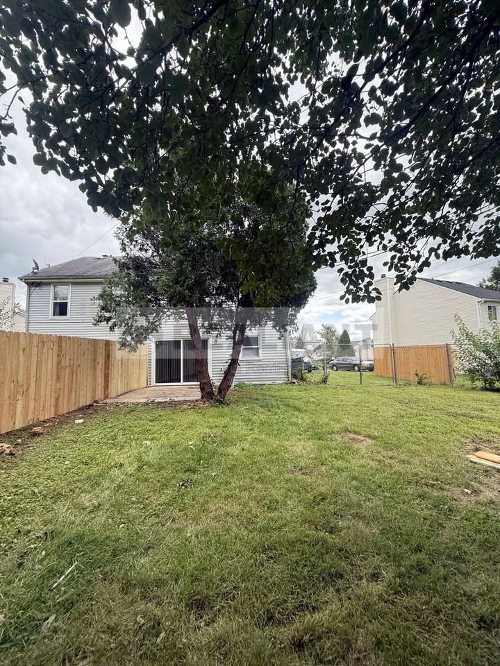 3107 Glenridge Cir - Photo 2 of 11