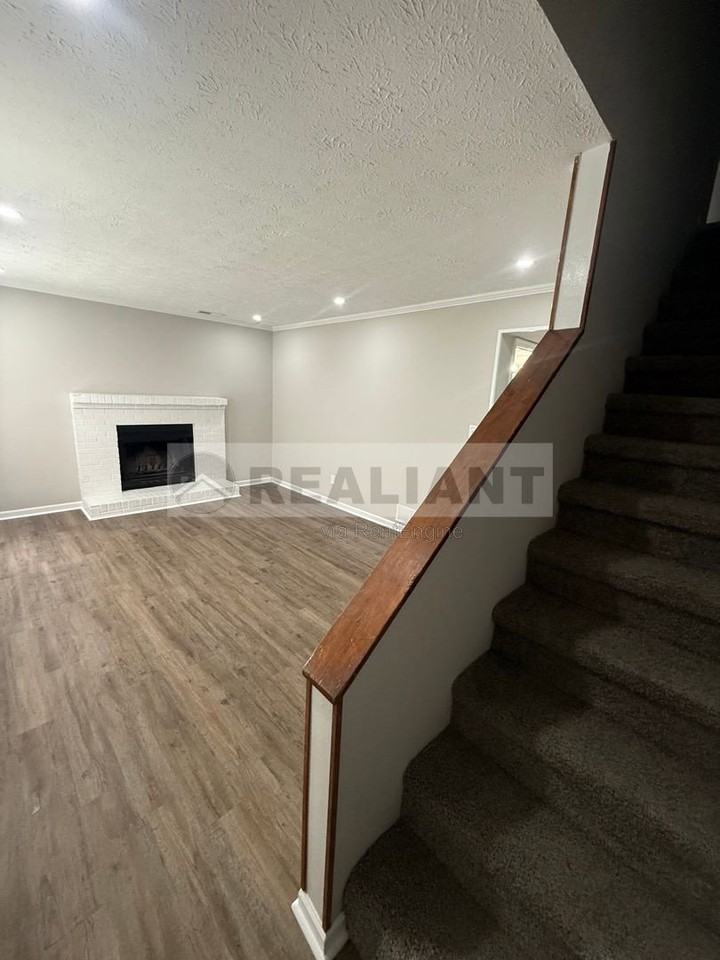 3107 Glenridge Cir - Photo 6 of 11
