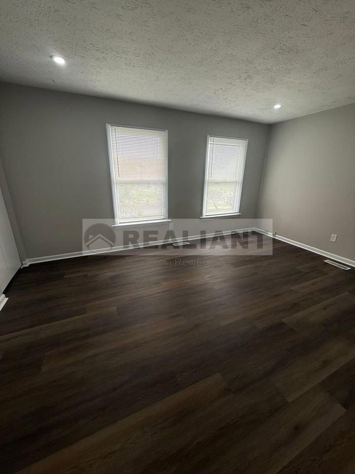 3107 Glenridge Cir - Photo 7 of 11