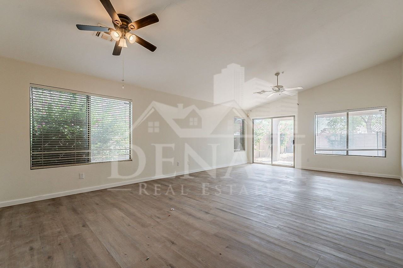 15728 N 104th St - Photo 3 of 43