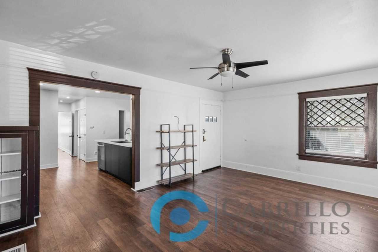 2205 Broadway #9 - Photo 5 of 19