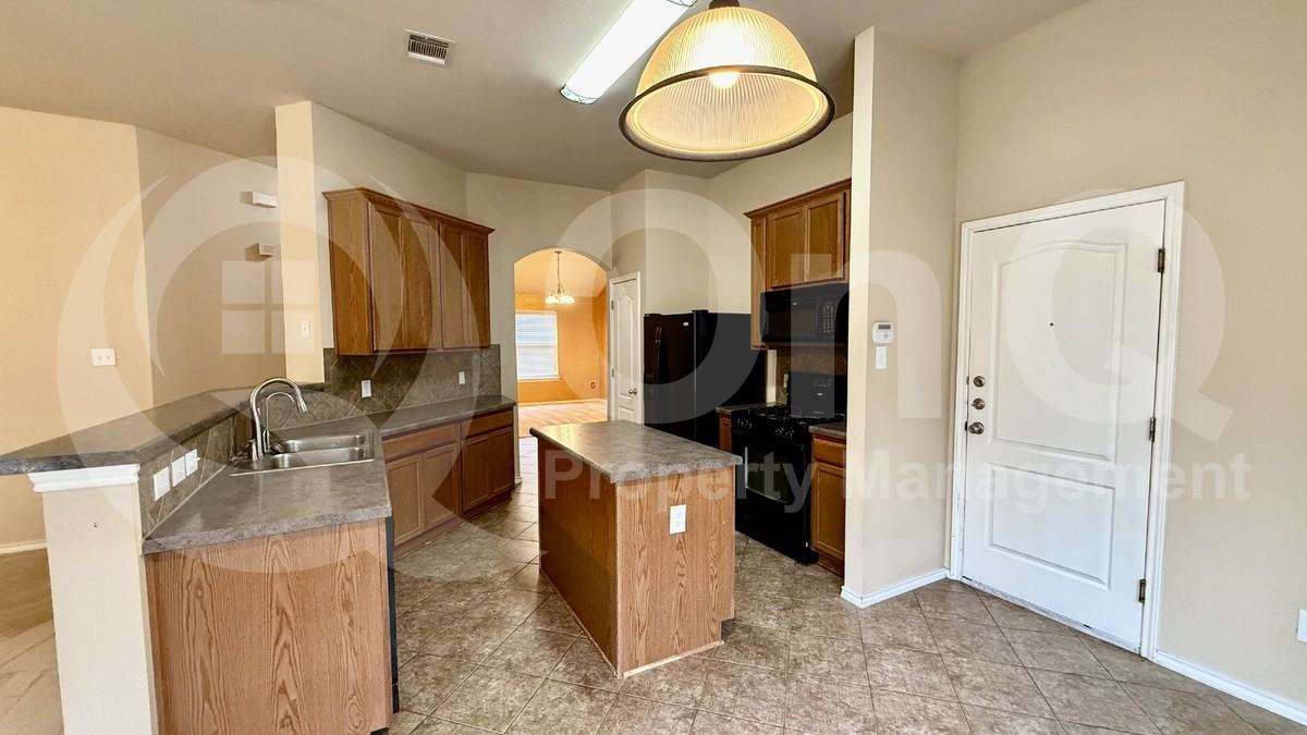1473 Rainbow Parke Dr - Photo 3 of 5