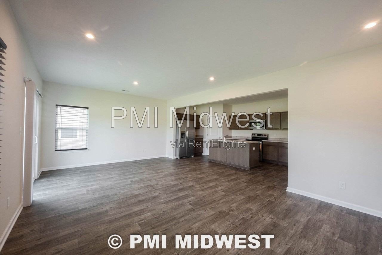 10828 Penwell Way - Photo 4 of 36