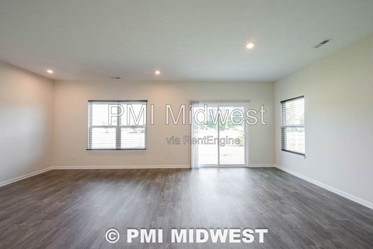 10828 Penwell Way - Photo 6 of 36
