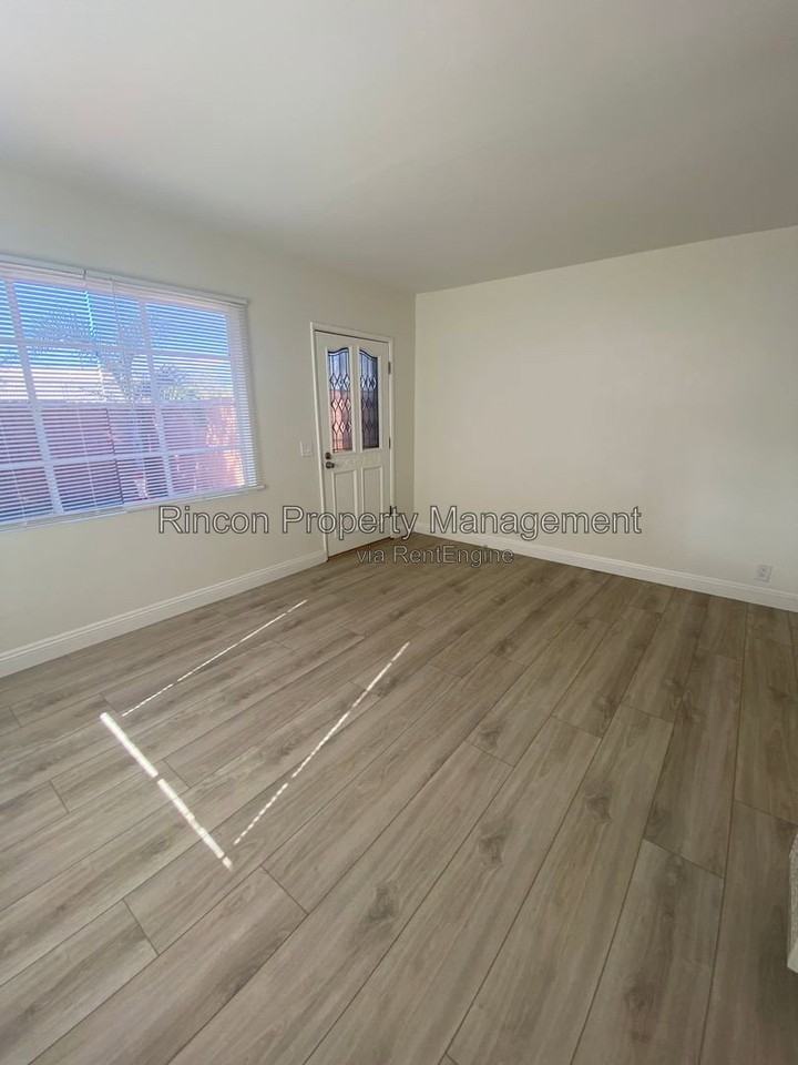 451 S Olive St #B - Photo 2 of 11