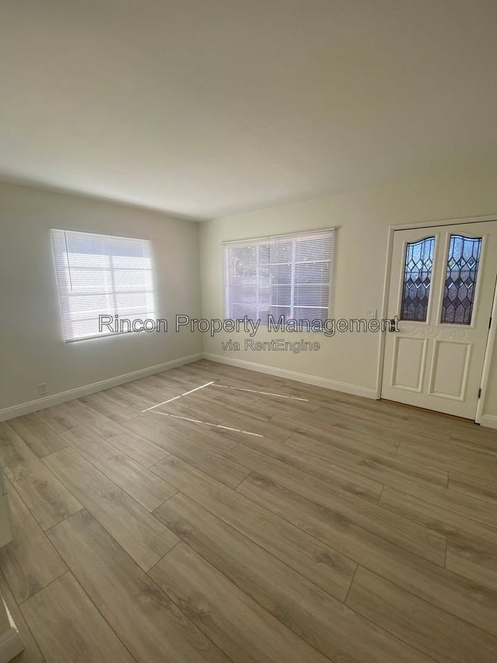 451 S Olive St #B - Photo 3 of 11