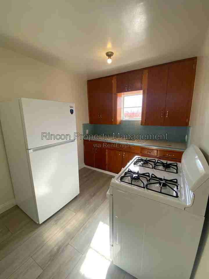 451 S Olive St #B - Photo 4 of 11