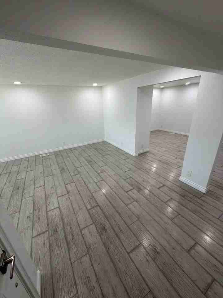 1085 Saville Ave - Photo 4 of 37
