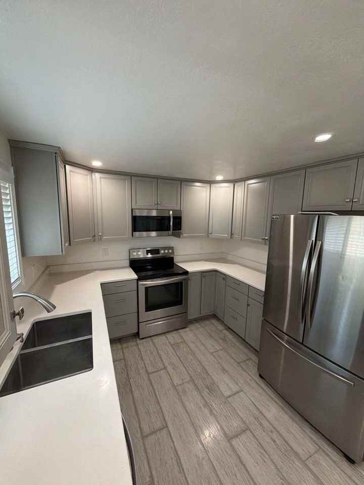 1085 Saville Ave - Photo 6 of 37