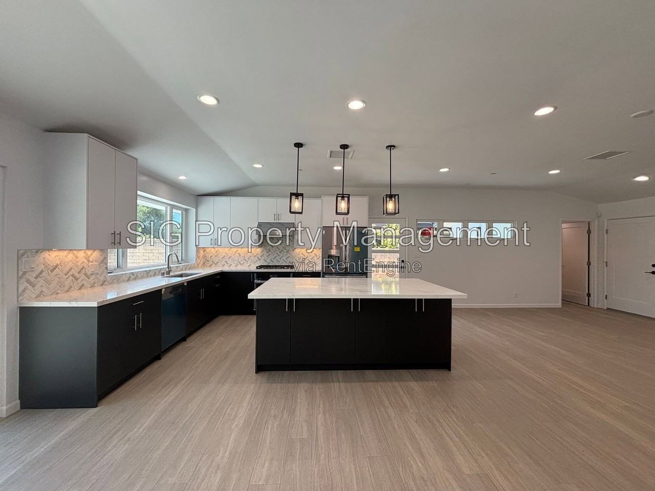 2230 Sherwood Pl - Photo 3 of 45