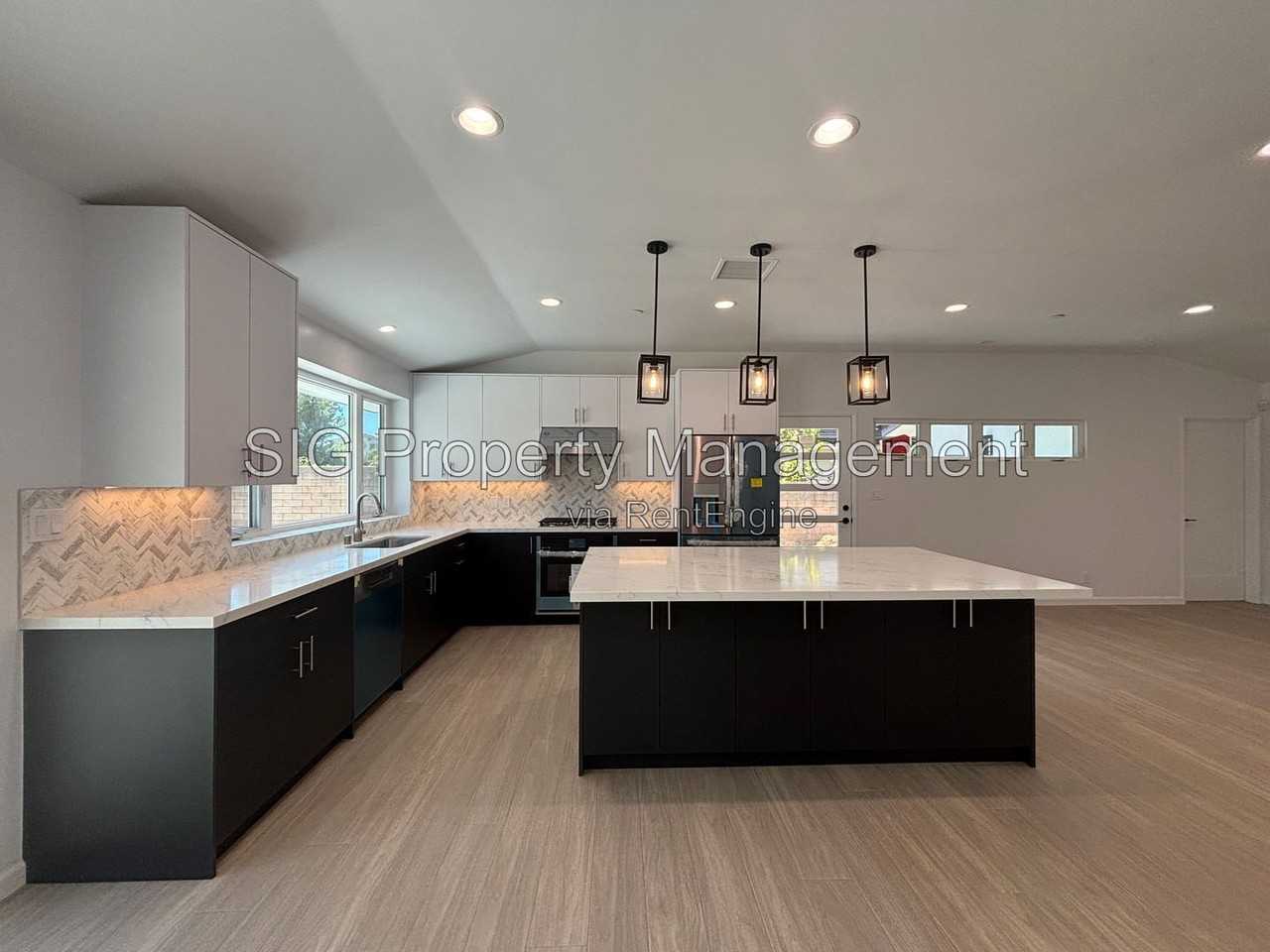 2230 Sherwood Pl - Photo 4 of 45