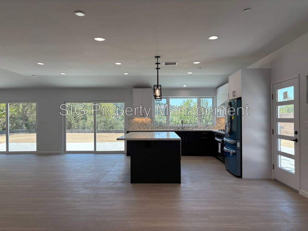 2230 Sherwood Pl - Photo 7 of 45