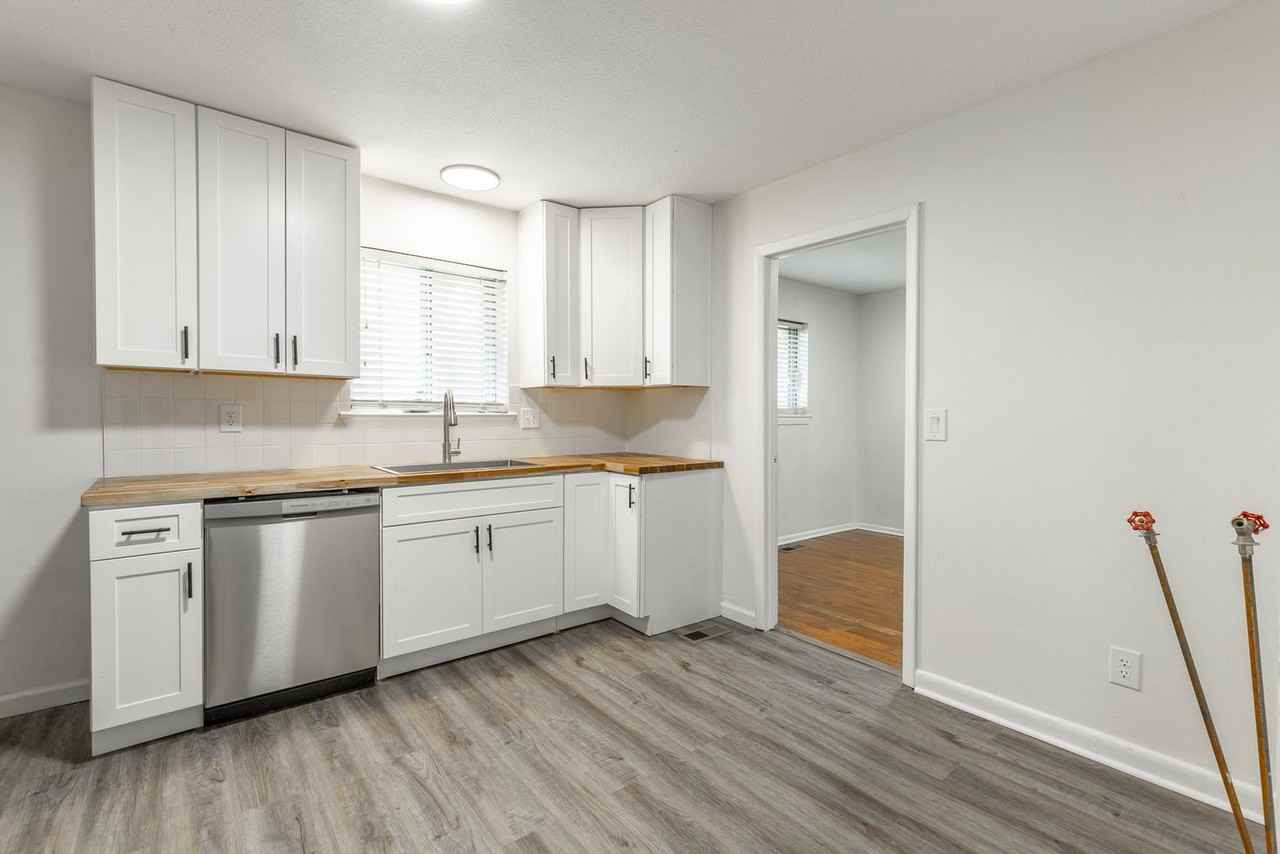 710 Moore St - Photo 4 of 21