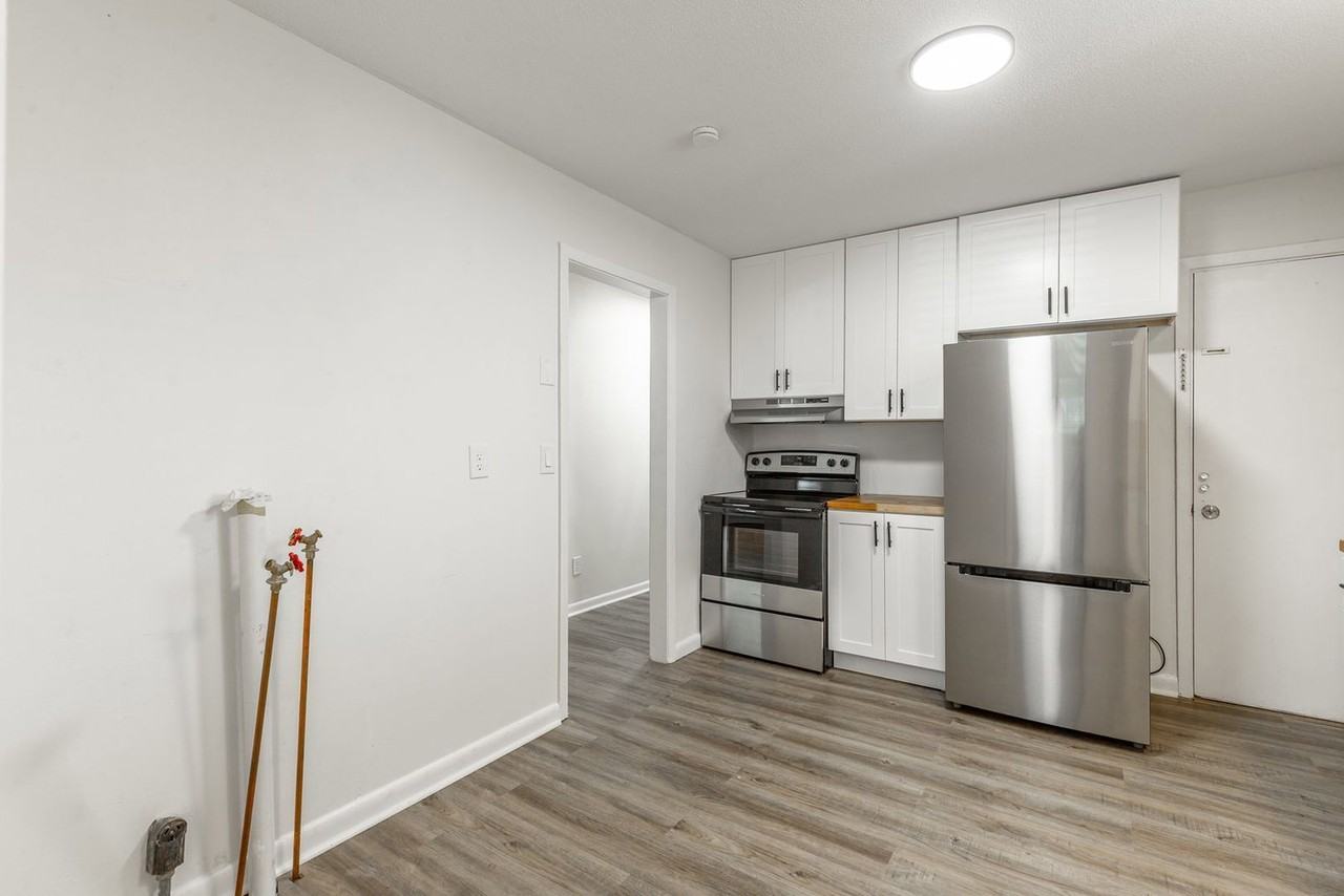 710 Moore St - Photo 6 of 21
